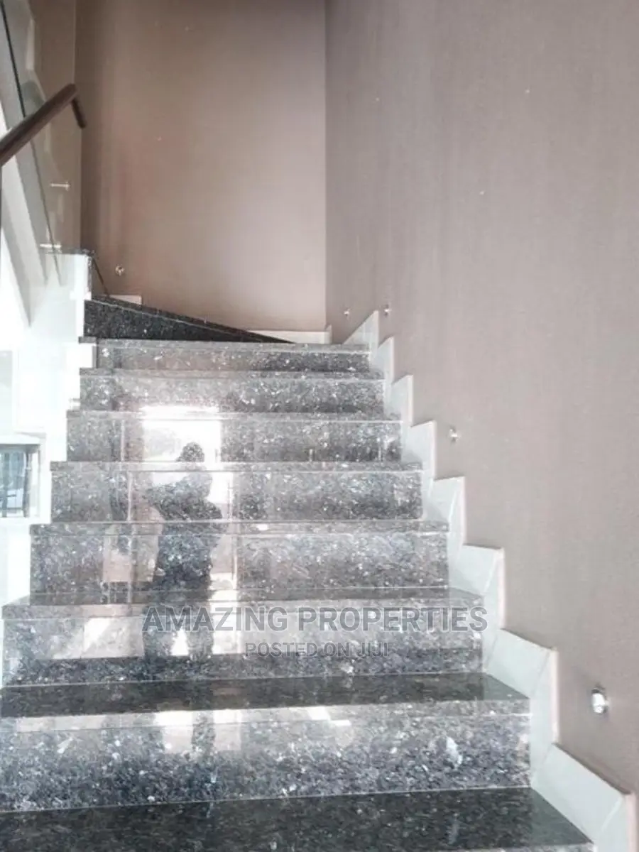 5bdrm House in East Legon for Rent