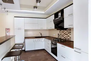 Customize Kitchen Cabinets
