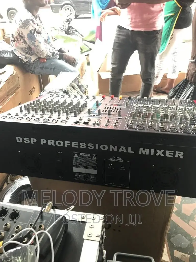 Yamaha BIX 1600 (16 Channel Powered Mixer)