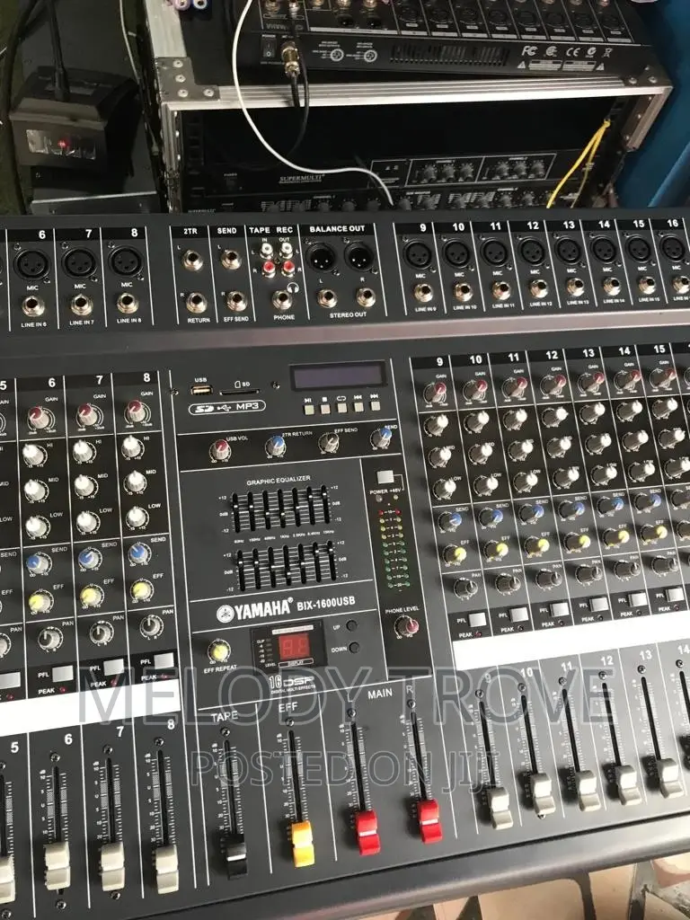 Yamaha BIX 1600 (16 Channel Powered Mixer)