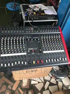 Yamaha BIX 1600 (16 Channel Powered Mixer)