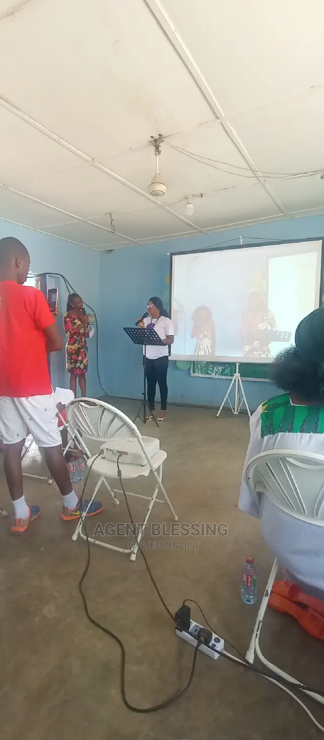 Projector(Gh400) + Screen(Gh200) Rentals in Tema and Accra