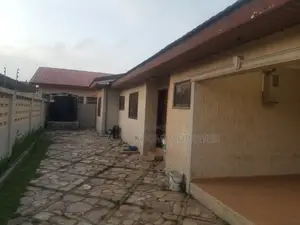 3bdrm House in Suadom Properties, Baatsona Total for rent