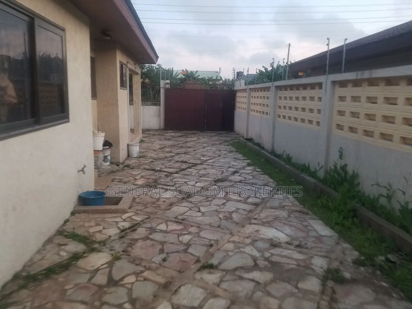 3bdrm House in Suadom Properties, Baatsona Total for rent