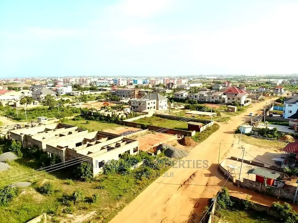 For Sale 6 and Half Plot Tittle and Registered Commenity 25,