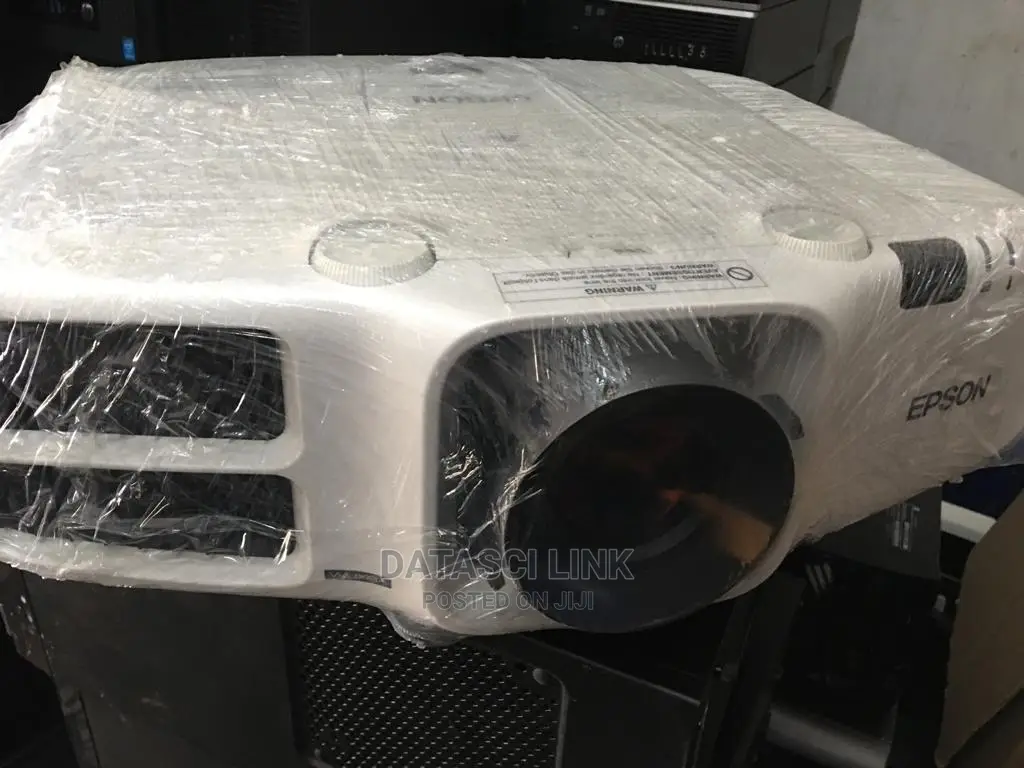 Epson Eb-G7200 Projector 7500lumens