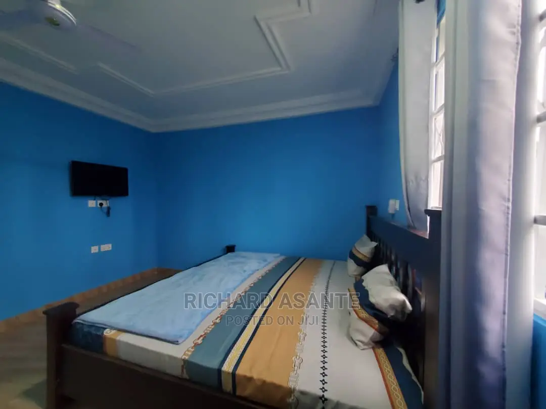 Exctv Bedroom With Kitchen, Heater in Bathroom at Pokuase