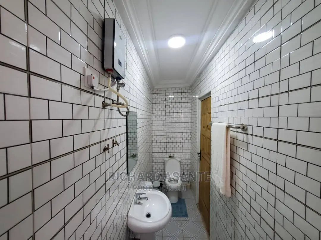 Exctv Bedroom With Kitchen, Heater in Bathroom at Pokuase