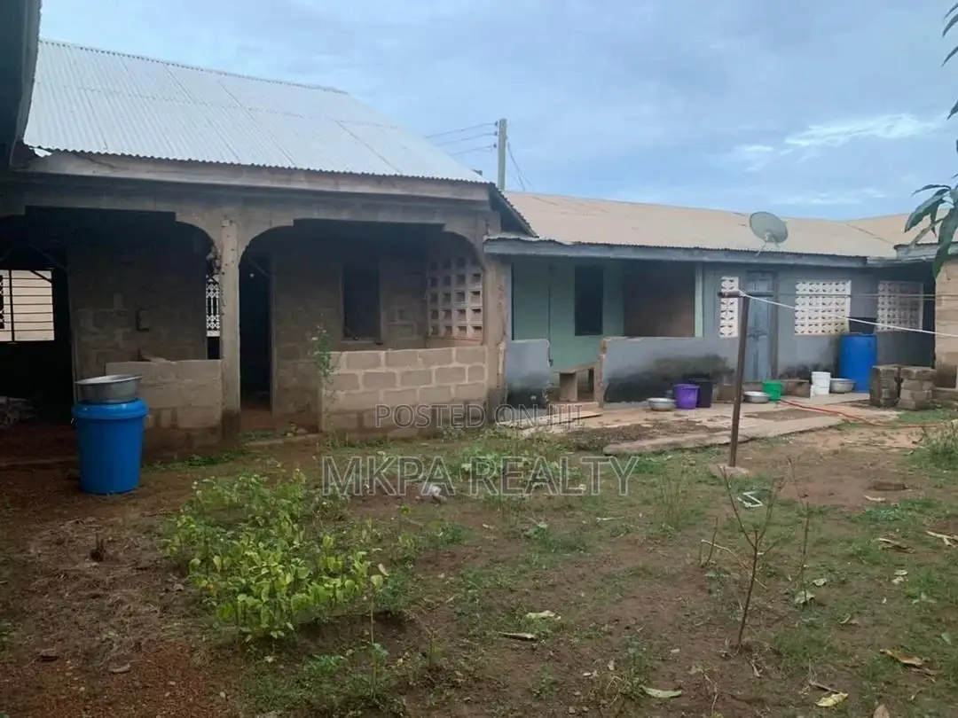 10bdrm House in Nkpa Properties, Tamale Municipal for sale