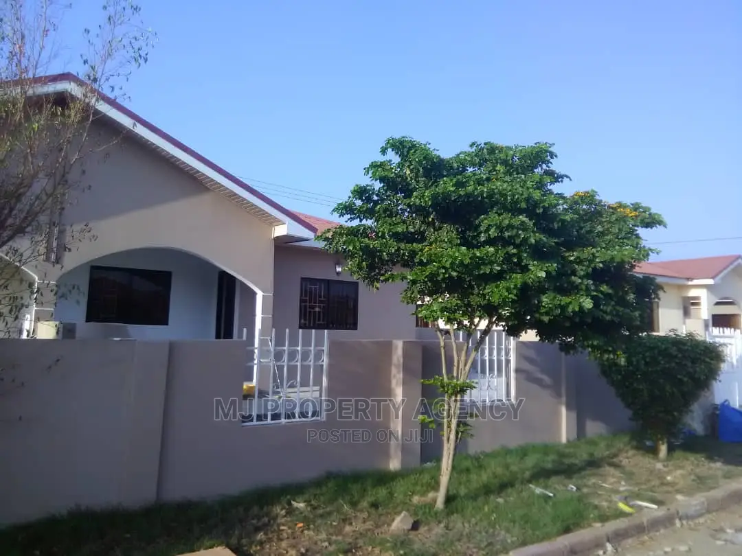 Furnished 3bdrm House in Devtraco Estate, Tema Metropolitan for sale