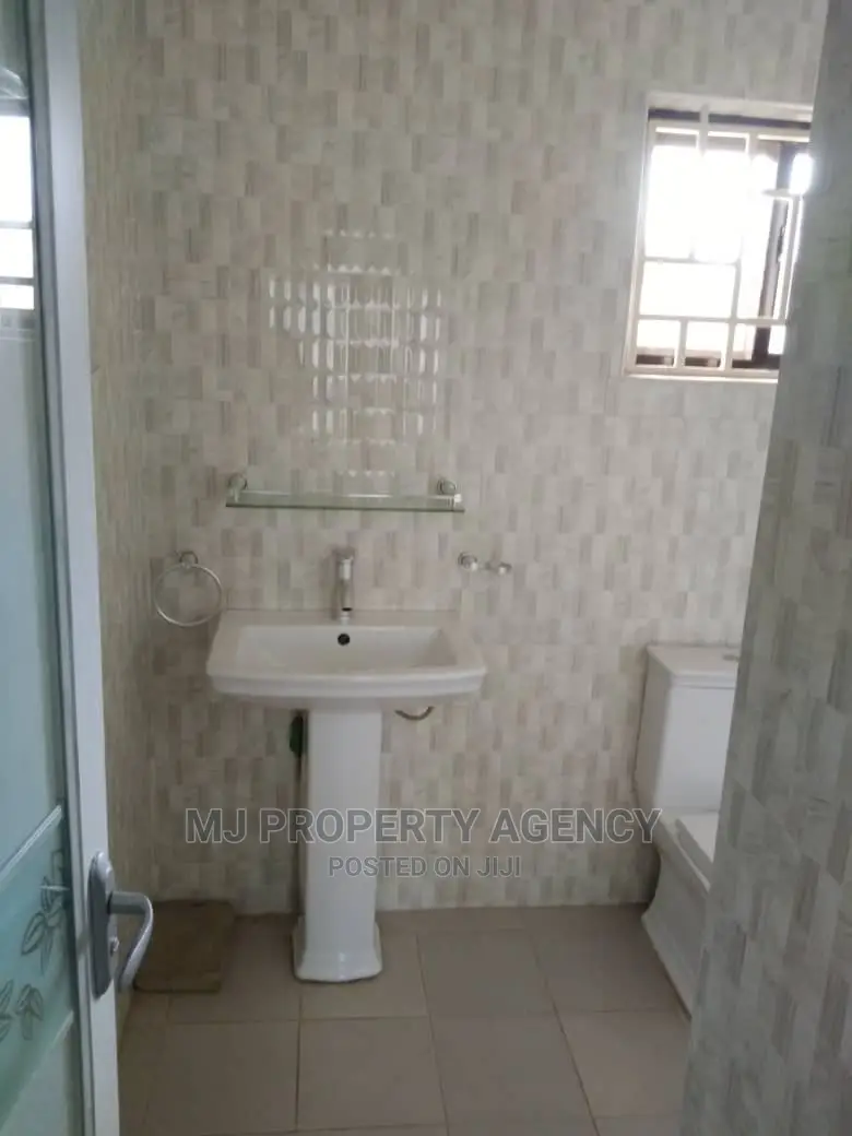 Furnished 3bdrm House in Devtraco Estate, Tema Metropolitan for sale
