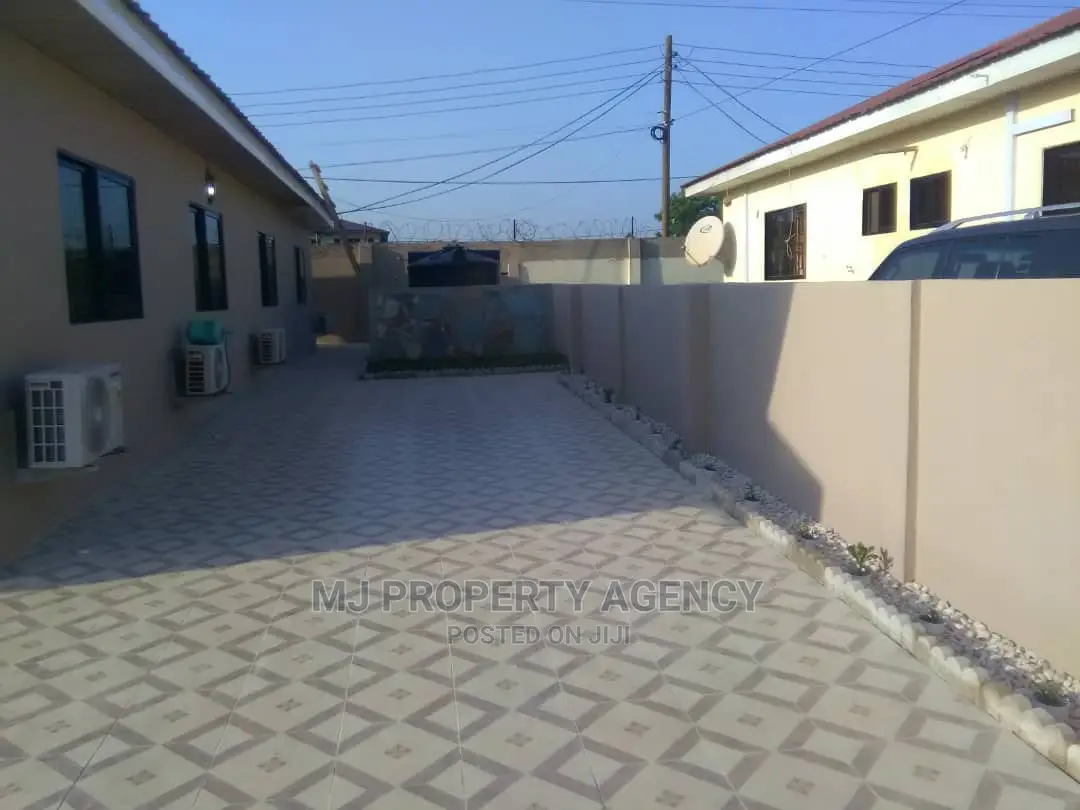 Furnished 3bdrm House in Devtraco Estate, Tema Metropolitan for sale