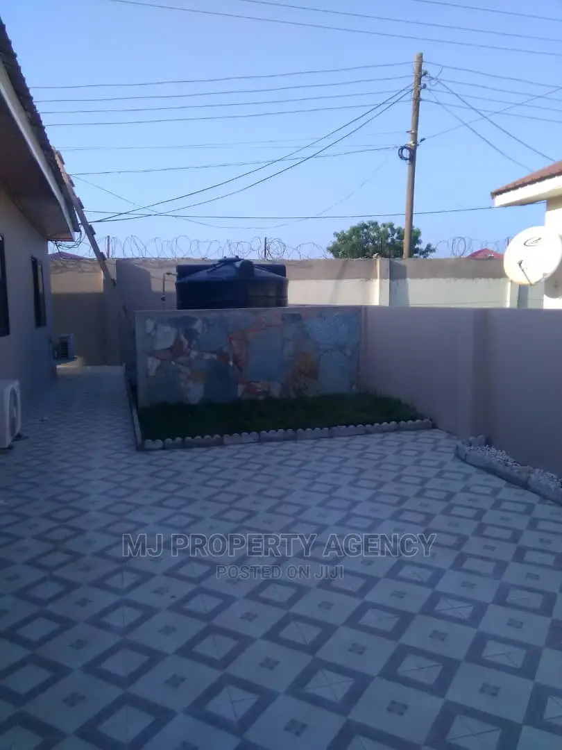 Furnished 3bdrm House in Devtraco Estate, Tema Metropolitan for sale