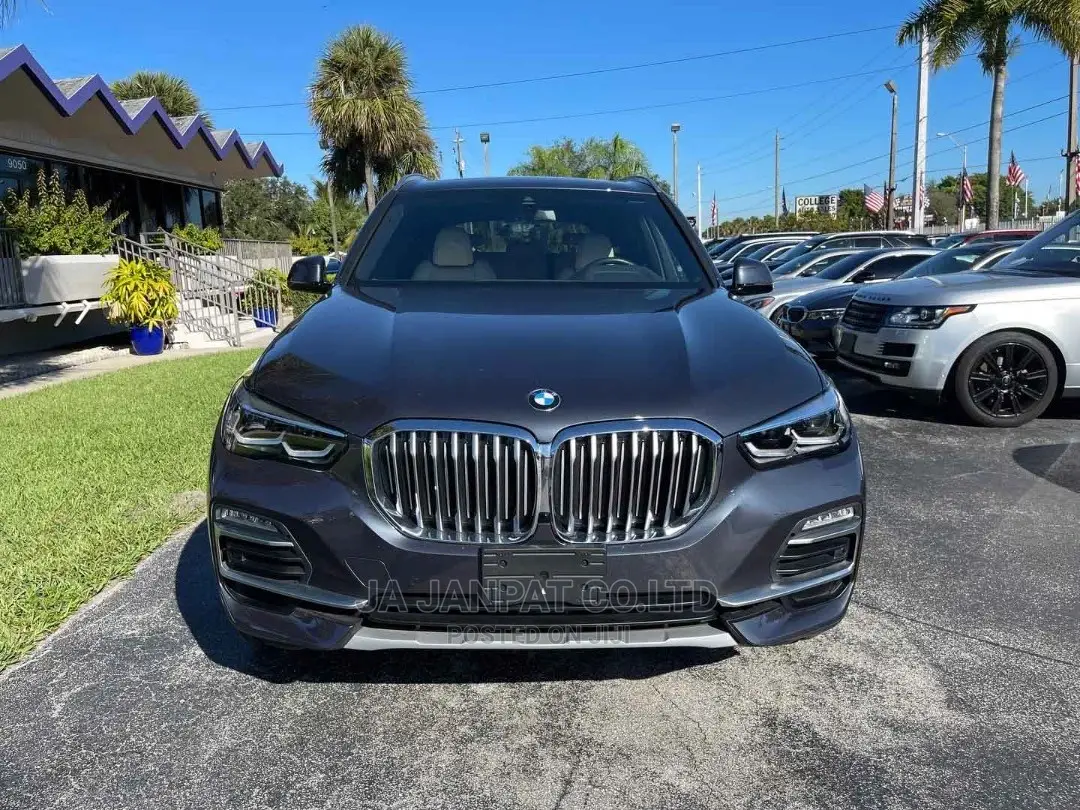 New BMW X5 2022 Gray