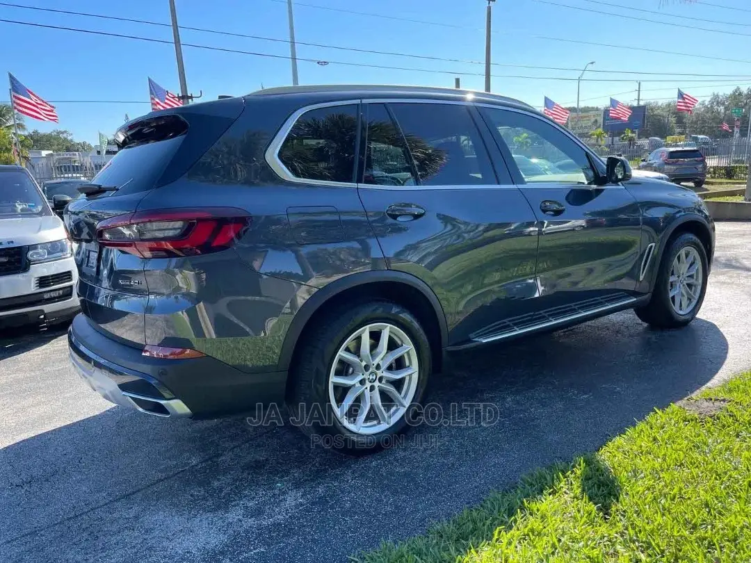New BMW X5 2022 Gray