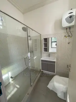 3bdrm Apartment in E a Propertis, Coffee Shop Area for Rent