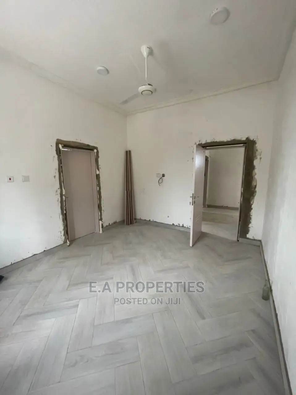 3bdrm Apartment in E a Propertis, Coffee Shop Area for Rent