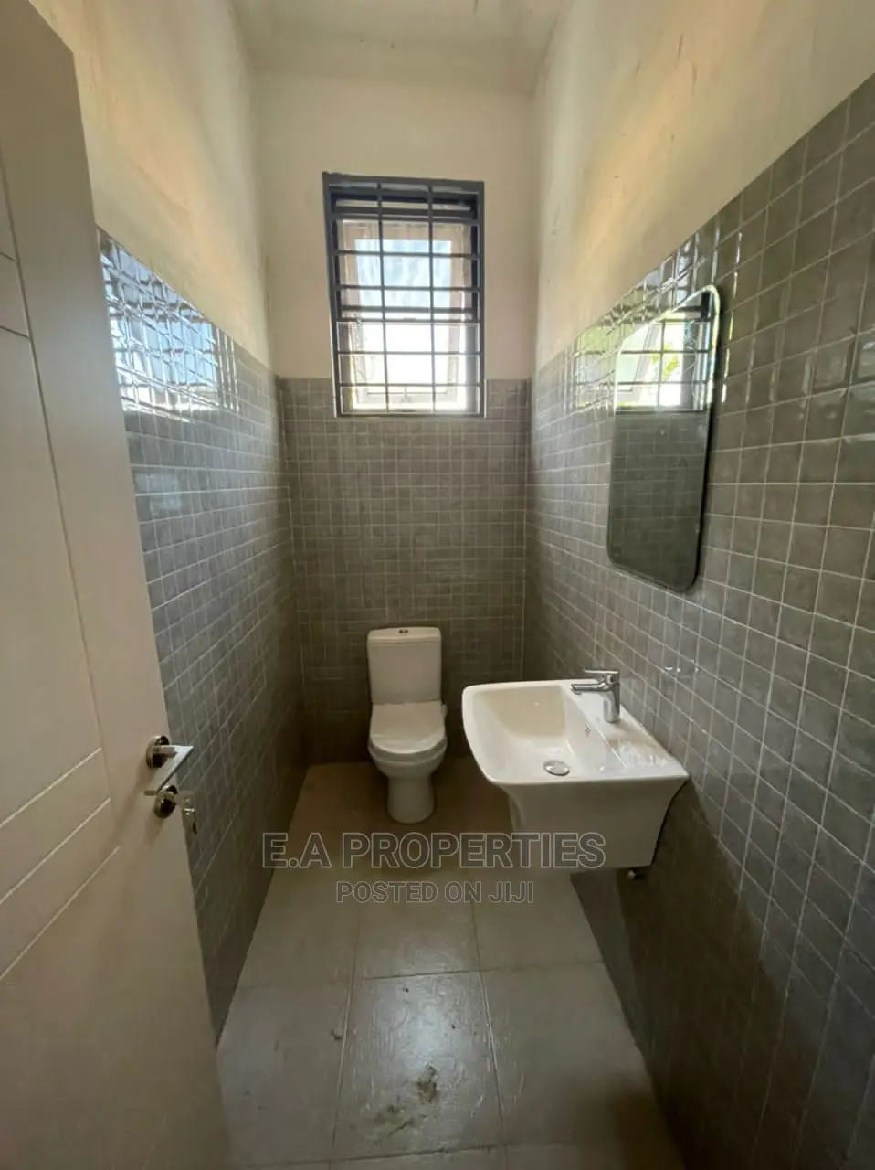 3bdrm Apartment in E a Propertis, Coffee Shop Area for Rent