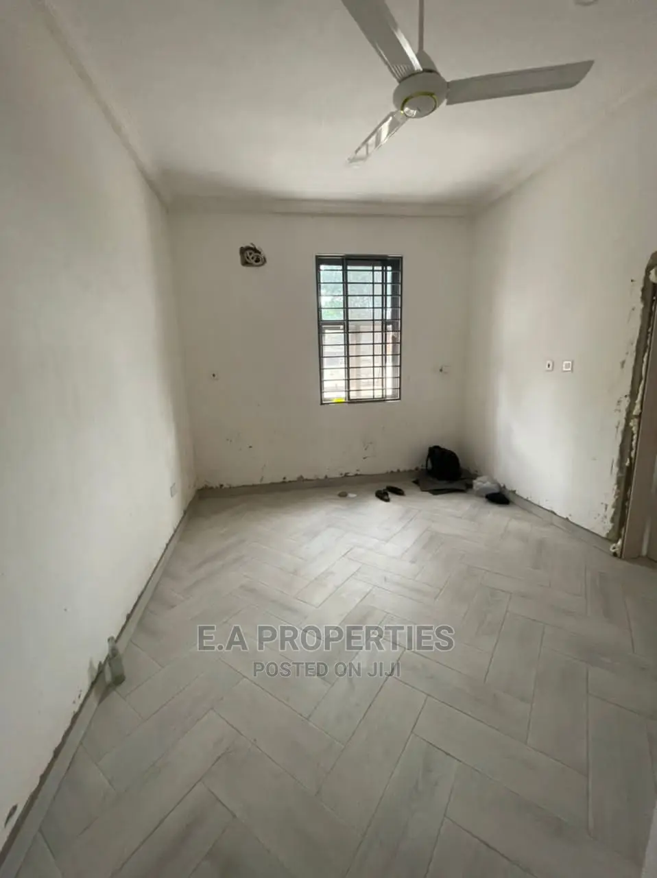 3bdrm Apartment in E a Propertis, Coffee Shop Area for Rent