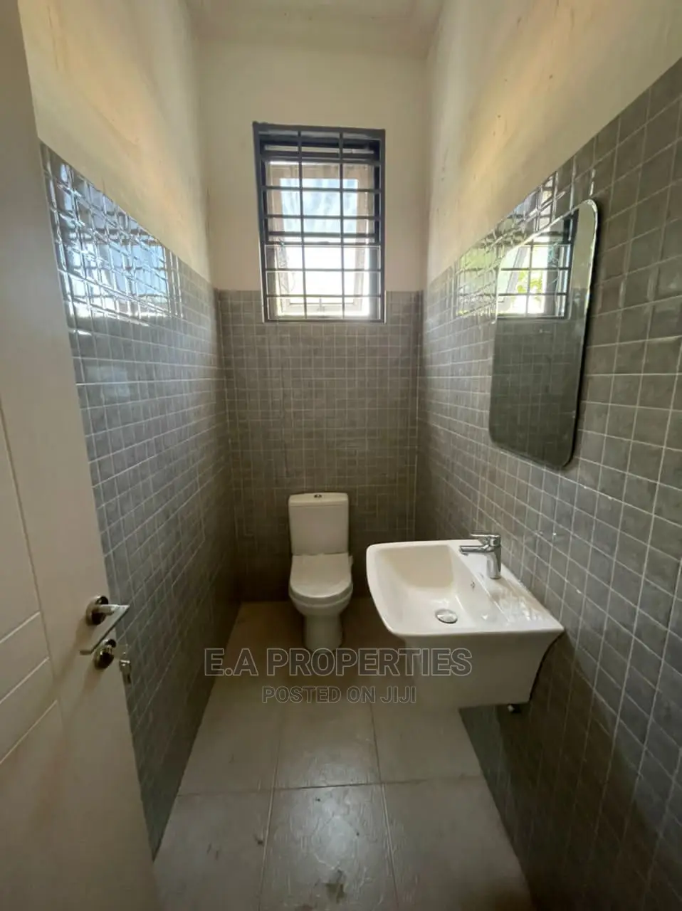 3bdrm Apartment in E a Propertis, Coffee Shop Area for Rent