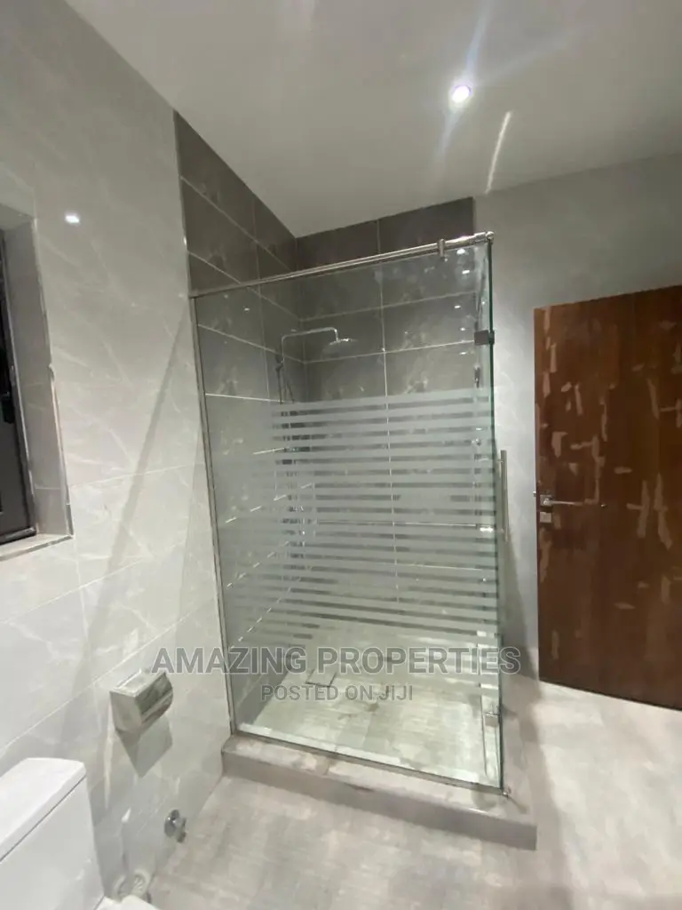 5bdrm House in East Legon for Sale