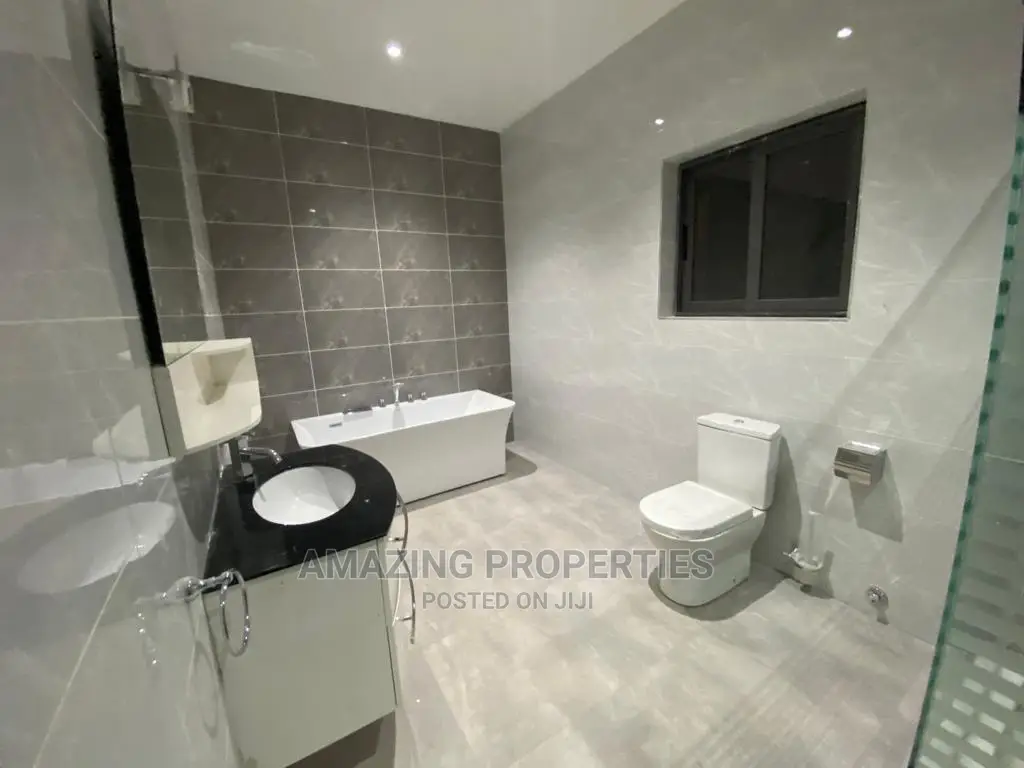 5bdrm House in East Legon for Sale