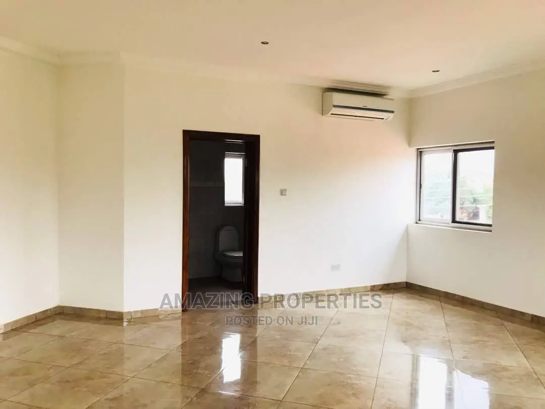 5bdrm House in Adjiringanor, Adjiriganor for Sale