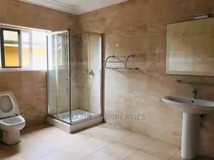 5bdrm House in Adjiringanor, Adjiriganor for Sale