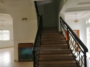 5bdrm House in Adjiringanor, Adjiriganor for Sale