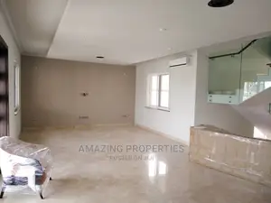 5bdrm House in Adjiringanor, Adjiriganor for Sale