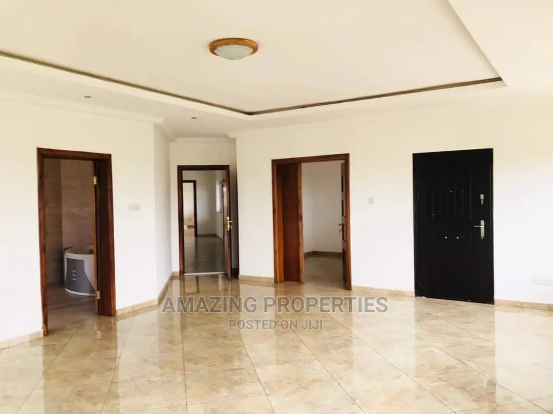 5bdrm House in Adjiringanor, Adjiriganor for Sale
