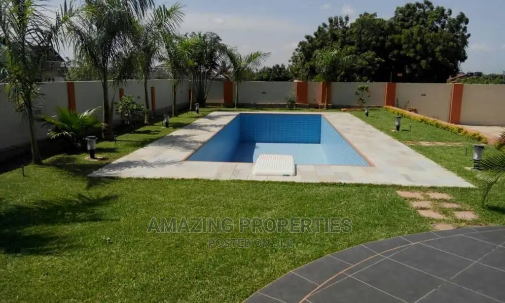 5bdrm House in Adjiringanor, Adjiriganor for Sale
