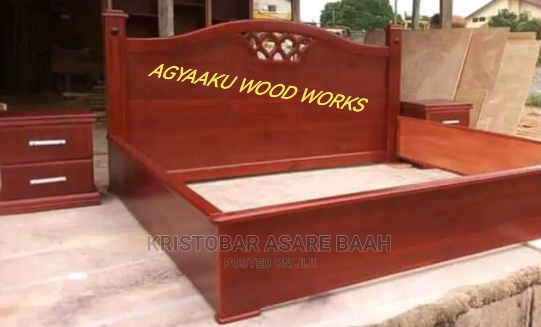 Quality Mahogany Stain Wooden King's Bed