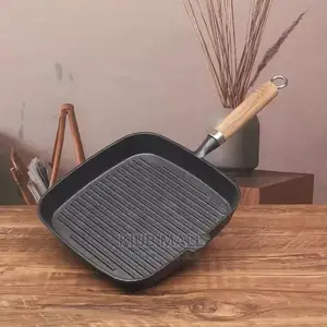 Cast Iron Grill Pan With Wooden Handle