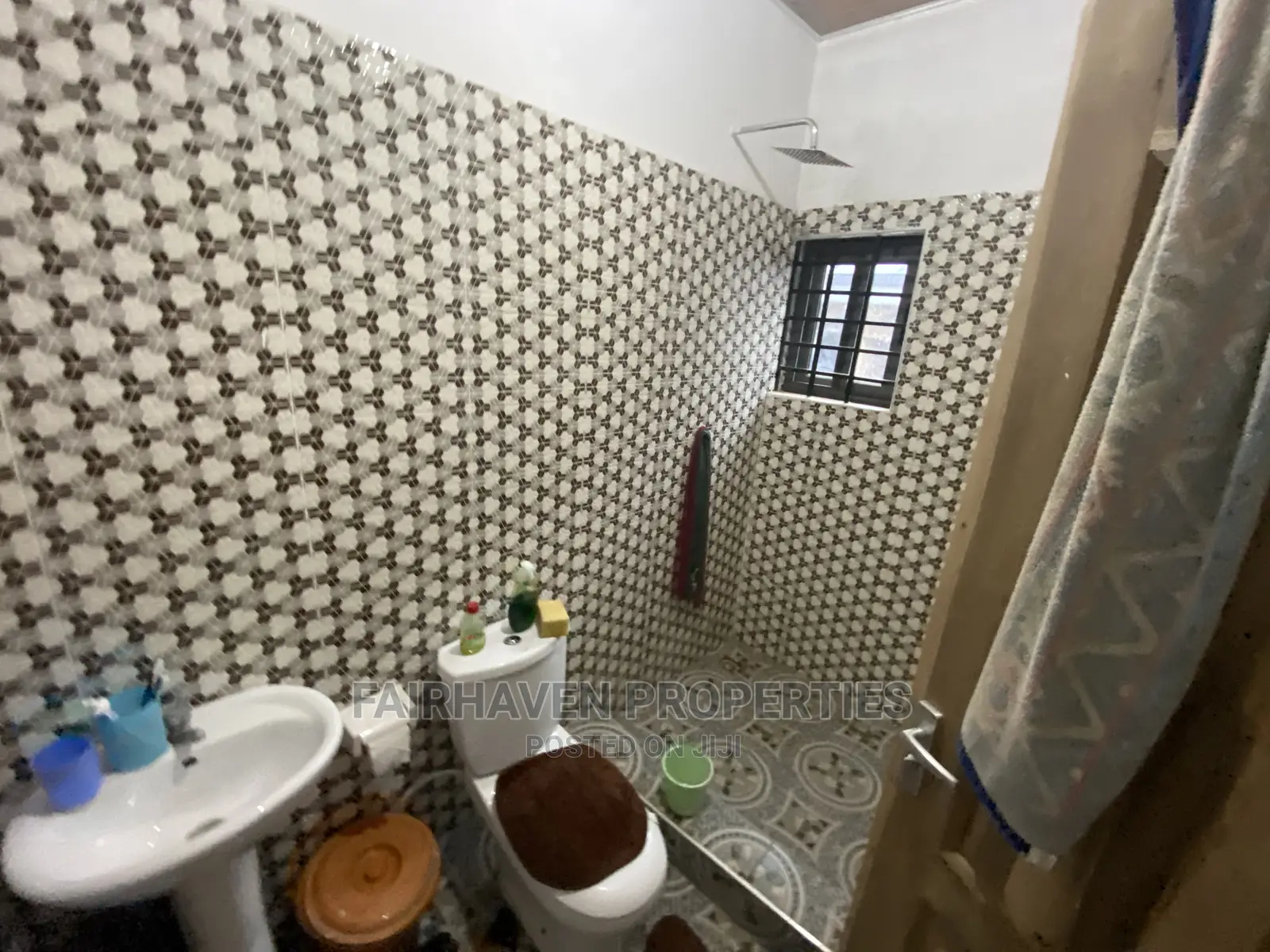 2bdrm House in Ofankor - Barrier for sale