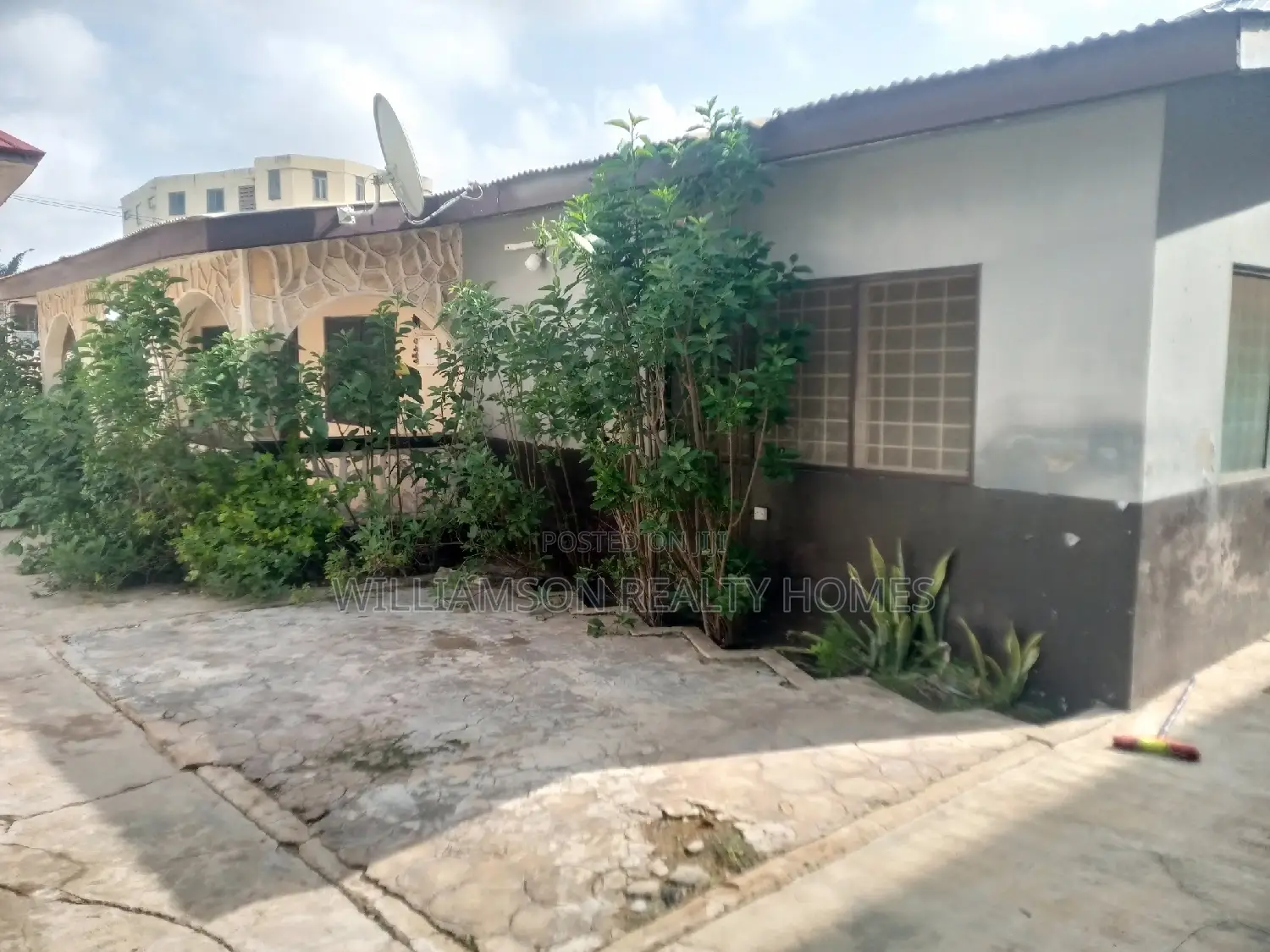 3bdrm House in Community 18, Spintex for rent