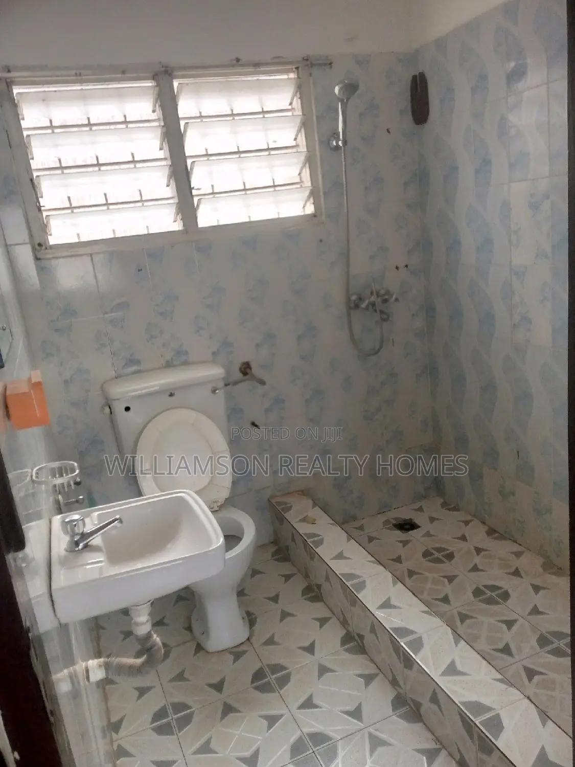 3bdrm House in Community 18, Spintex for rent