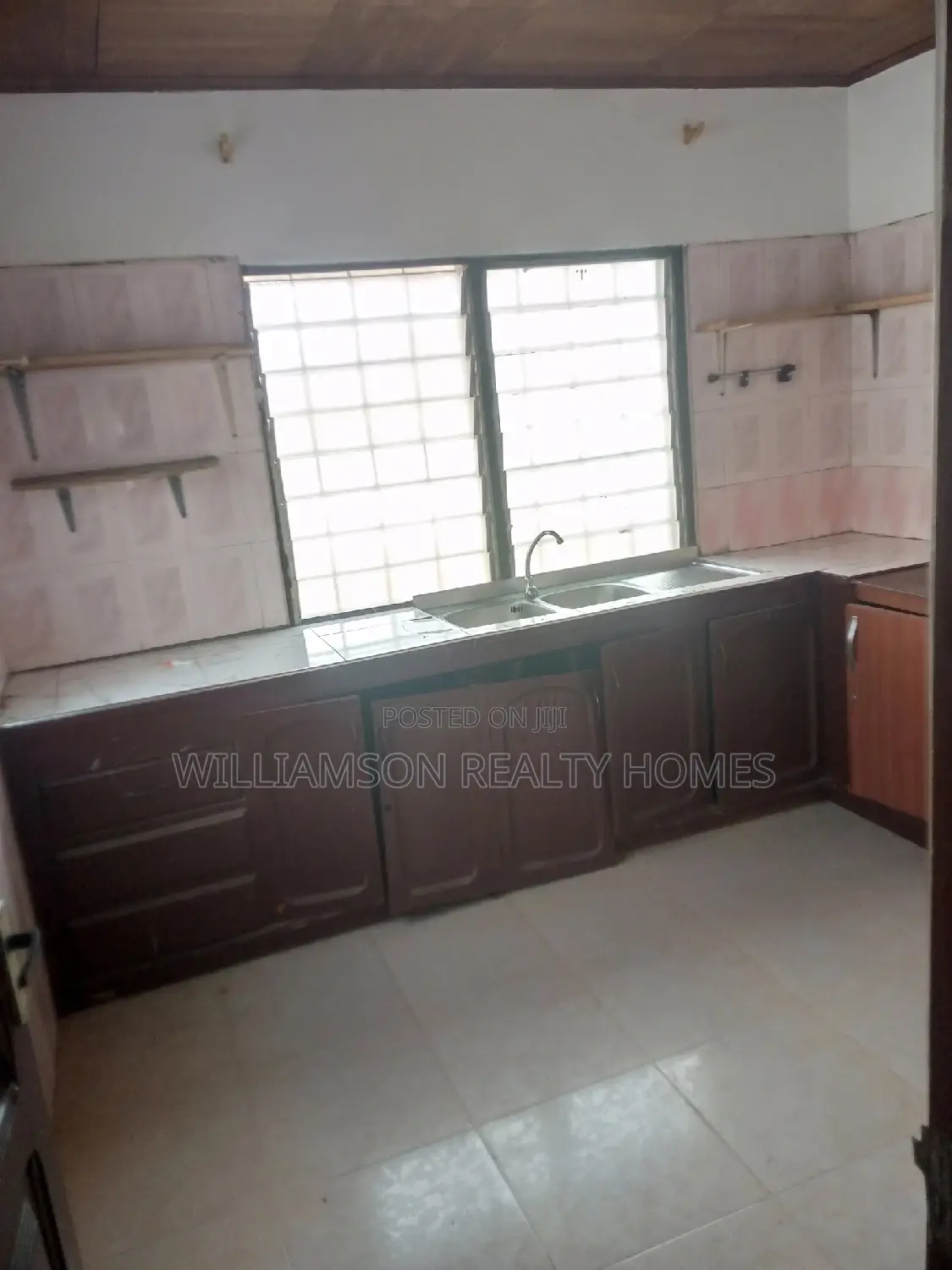 3bdrm House in Community 18, Spintex for rent