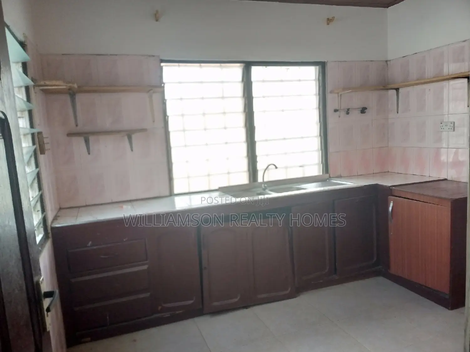 3bdrm House in Community 18, Spintex for rent