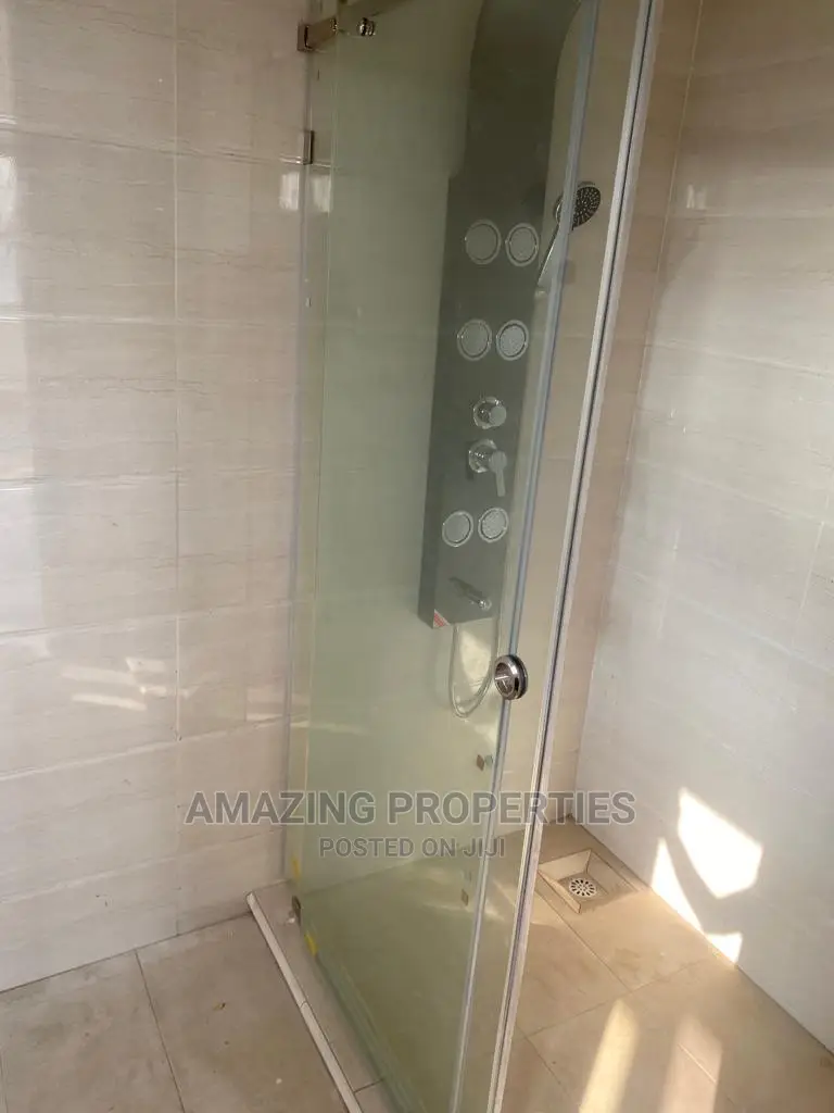 5bdrm House in Airport Residential Area for Sale