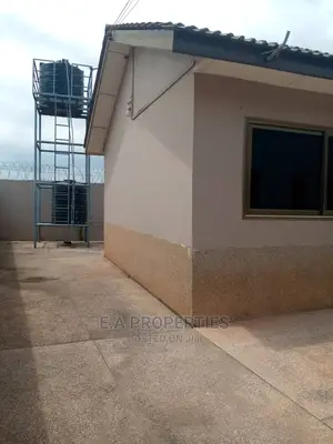 5bdrm House in E a Propertis, Papao for Sale