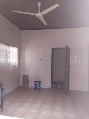 5bdrm House in E a Propertis, Papao for Sale