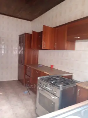 5bdrm House in E a Propertis, Papao for Sale
