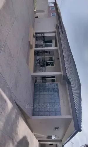 5bdrm House in E a Propertis, Papao for Sale