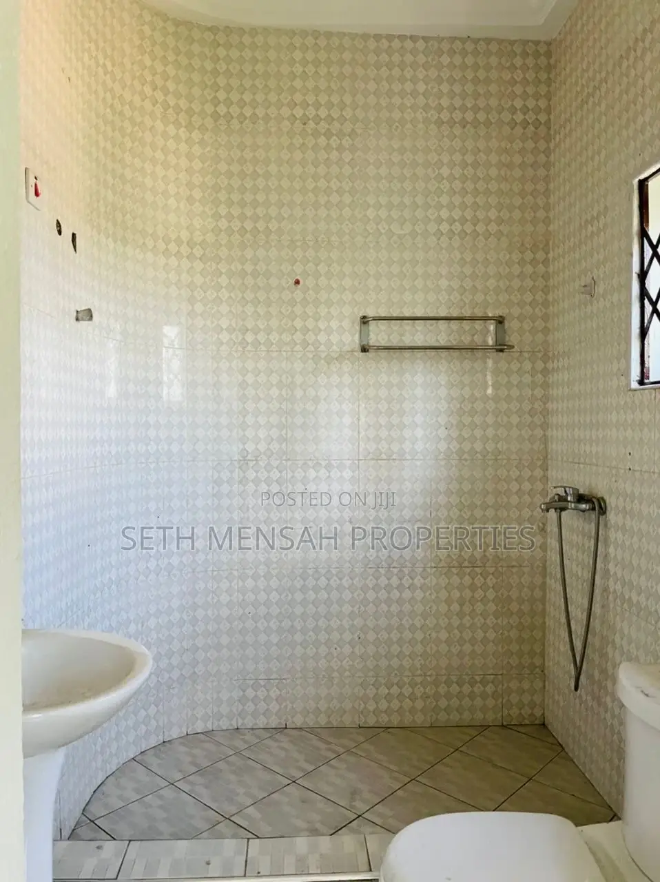4bdrm House in Skm, Adjiriganor for Rent