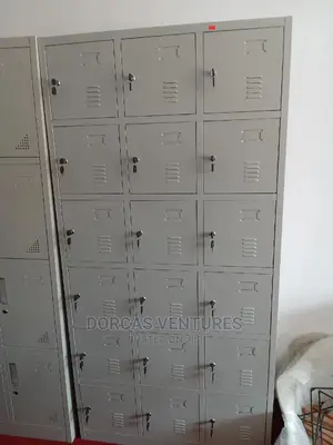 18 Doors Lockers