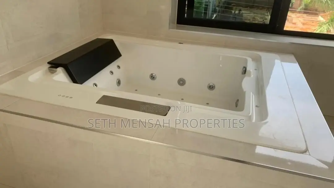 5bdrm Mansion in Skm Property, East Legon for Sale