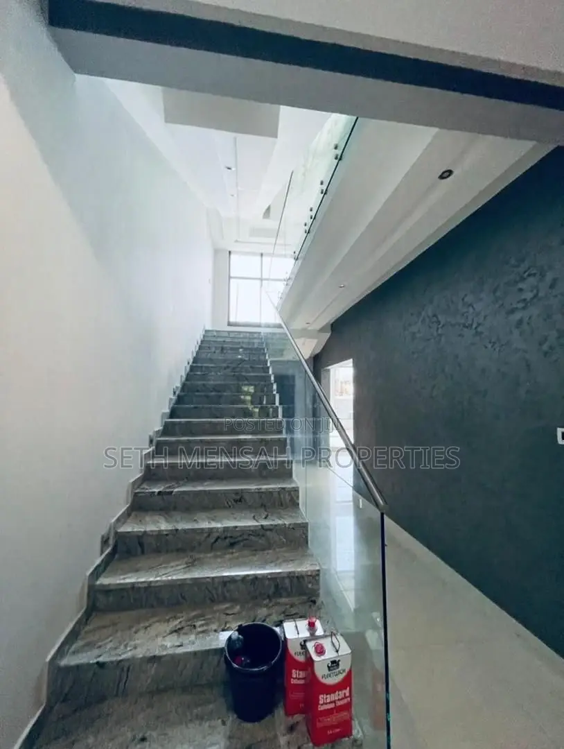 5bdrm Mansion in Skm Property, East Legon for Sale