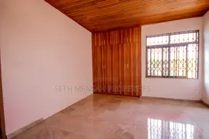 3bdrm House in Skm Property, Ashomang Estate for Sale