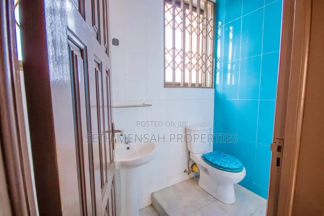 3bdrm House in Skm Property, Ashomang Estate for Sale